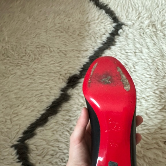 Christian louboutin black pumps. - Picture 4 of 6
